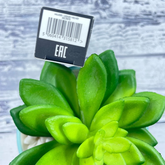 Ciaté London Liquid Velvet Matte Liquid Lipstick ‘Secrets’ - Picture 9 of 10